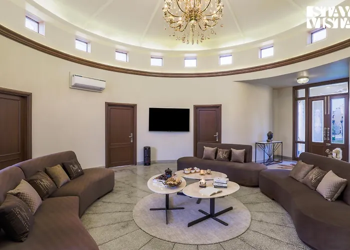 Stayvista'S Mystic Castle With Terrace, Swimming Pool, Lawn With Gazebo Jaipur