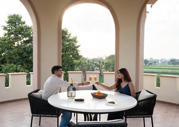 Stayvista'S Mystic Castle With Terrace, Swimming Pool, Lawn With Gazebo Jaipur